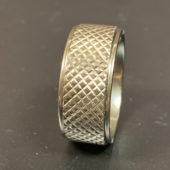 Black Titanium ring - Picture 2 of 3